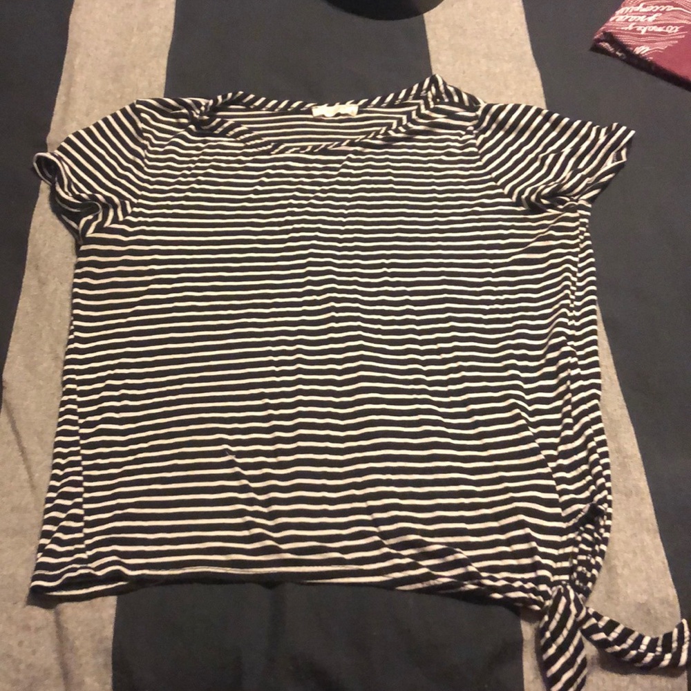 Black and white striped, t-shirt with tie